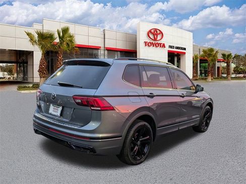 Used 2024 Volkswagen Tiguan SE R-Line image 4