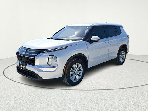 New 2026 Mitsubishi Outlander ES FWD image 2