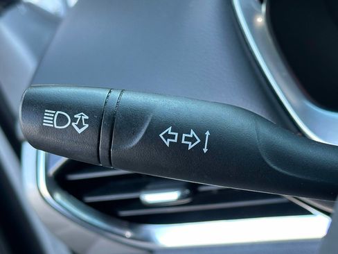 Used 2021 Chevrolet Traverse LS image 22