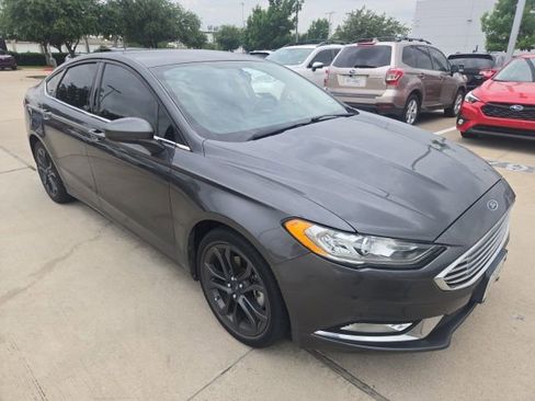 Used 2018 Ford Fusion SE w/ Equipment Group 201A FWD image 1