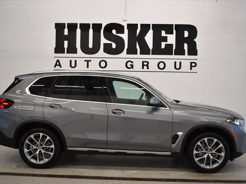 New 2026 BMW X5 xDrive40i w/ Premium Package AWD/4WD image 2