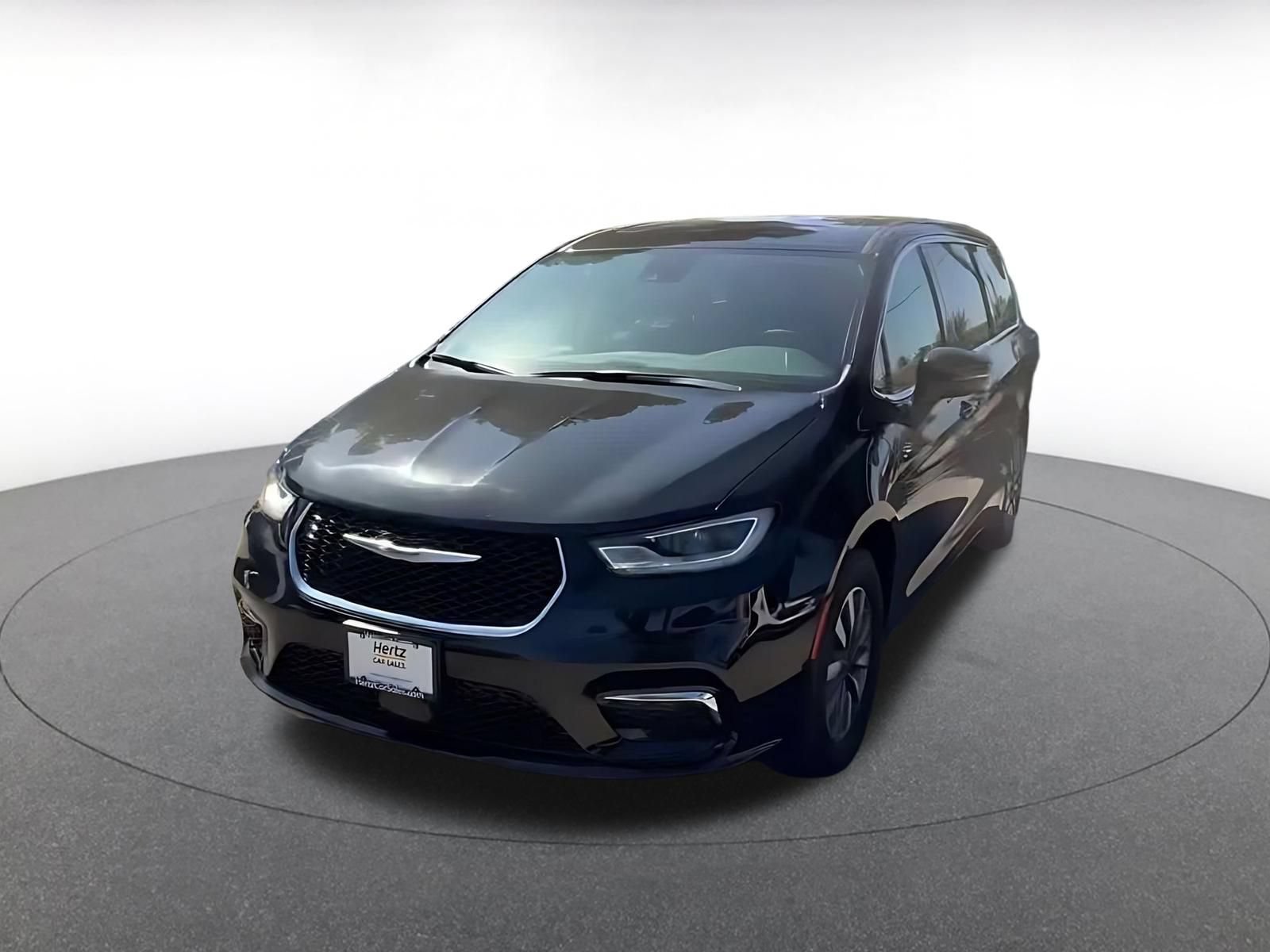 Used 2023 Chrysler Pacifica Touring-L FWD image 6