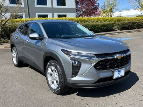 New 2026 Chevrolet Trax LS w/ LS Convenience Package FWD image 1