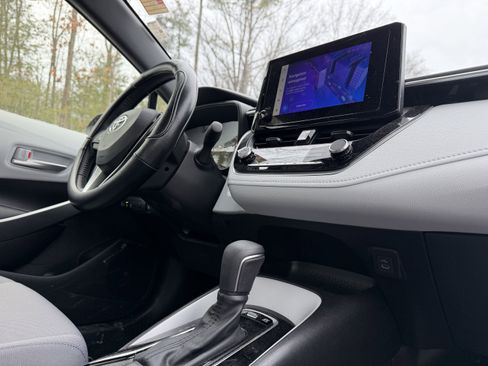 Used 2025 Toyota Corolla SE image 34