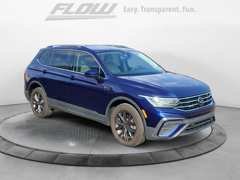 Certified 2022 Volkswagen Tiguan SE image 1