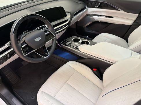 Certified 2024 Cadillac Lyriq Luxury RWD image 4