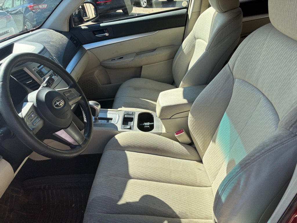 Used 2011 Subaru Outback 2.5i Premium w/ All-Weather Pkg AWD/4WD image 9