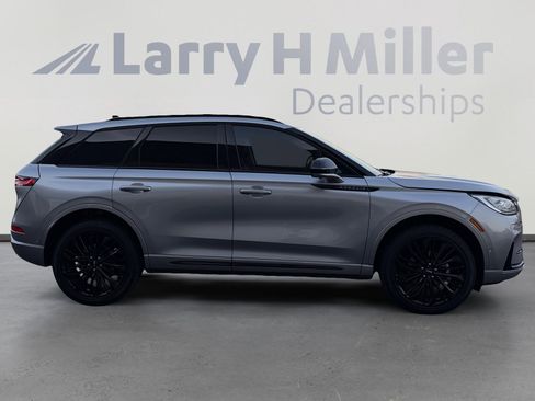 Used 2023 Lincoln Corsair Reserve w/ Equipment Group 202A image 6