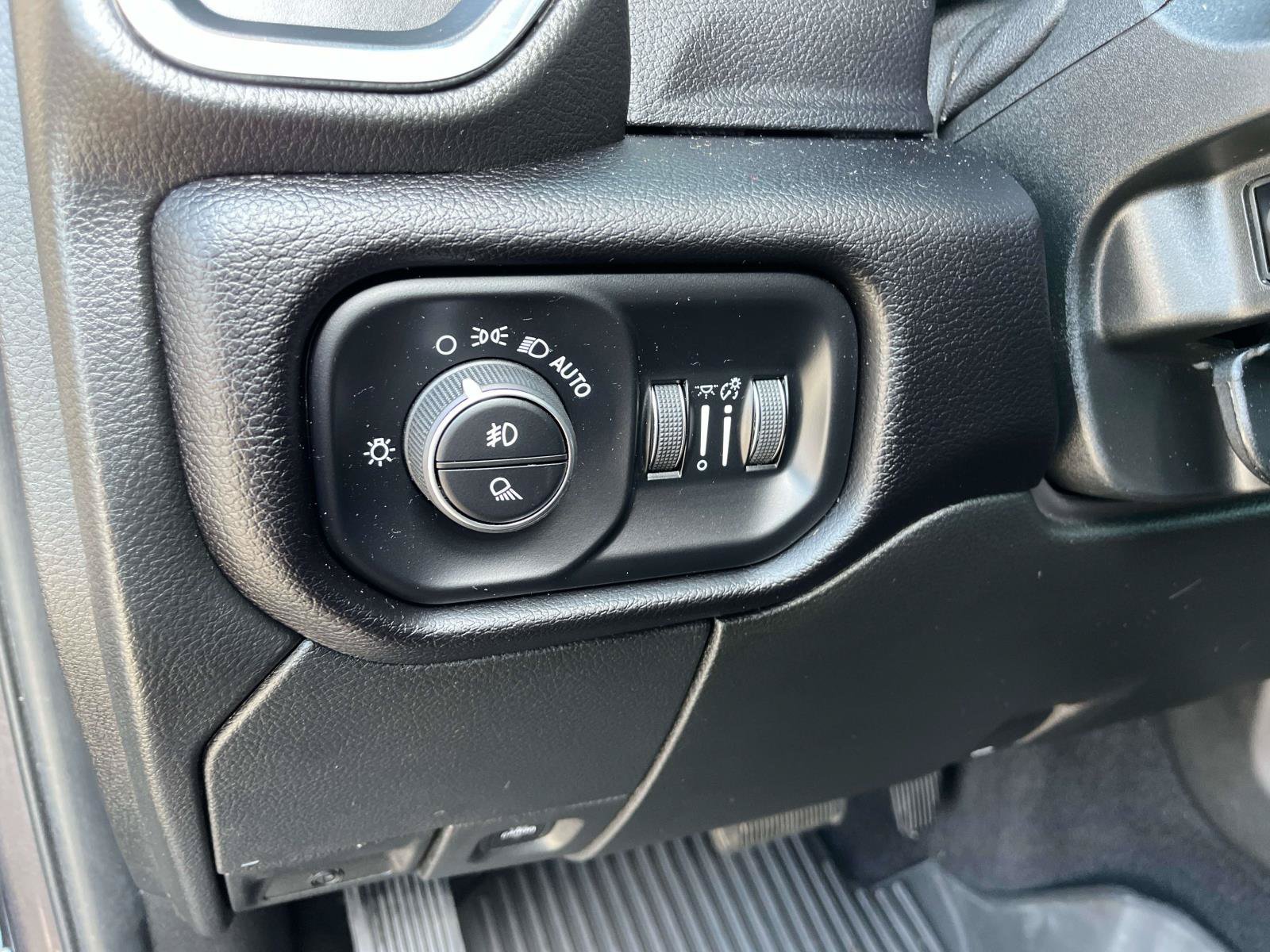 Used 2025 RAM 2500 Laramie w/ Night Edition AWD/4WD image 32