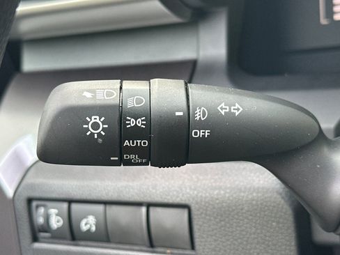 Used 2025 Toyota Tacoma SR5 image 37