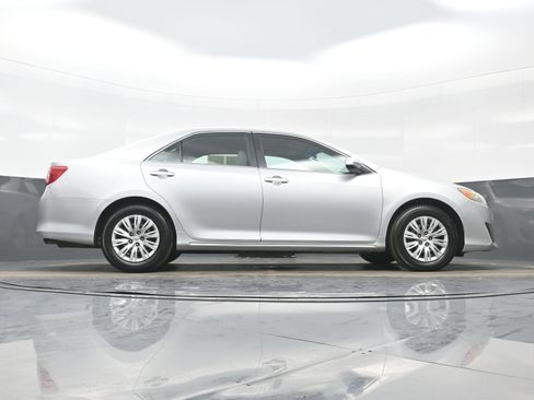 Used 2013 Toyota Camry LE image 27