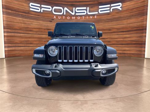 Used 2022 Jeep Wrangler Unlimited Sahara w/ Cold Weather Group AWD/4WD image 10