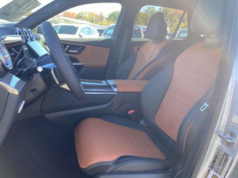 Used 2025 Mercedes-Benz GLC 300 4MATIC image 19