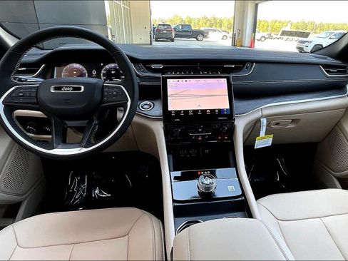 New 2025 Jeep Grand Cherokee Limited image 7