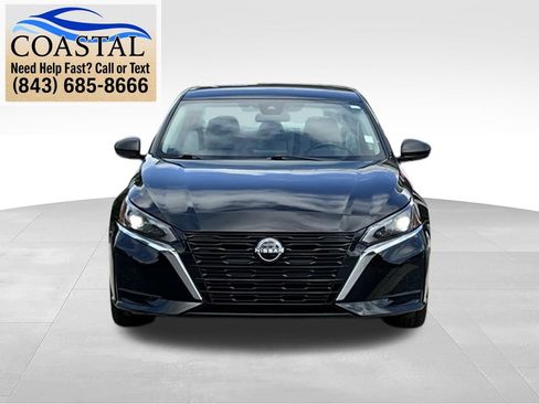 Used 2025 Nissan Altima 2.5 SV FWD image 2
