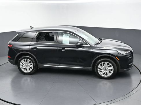 Used 2025 Lincoln Corsair AWD image 3