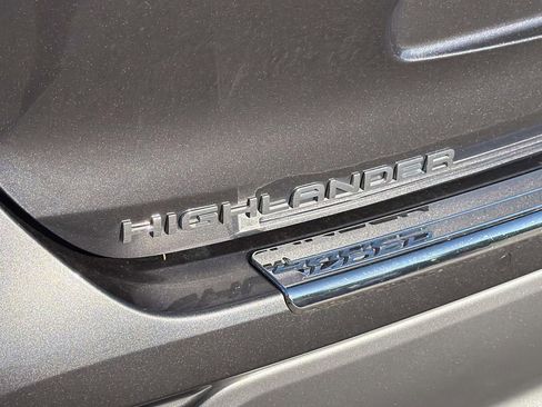 Used 2023 Toyota Highlander Platinum FWD image 6