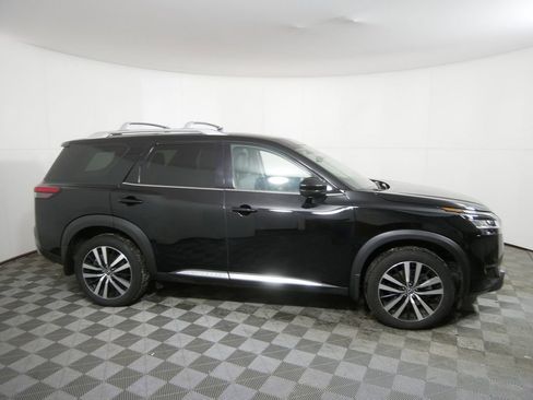 Used 2024 Nissan Pathfinder Platinum w/ Black Appearance Package image 2
