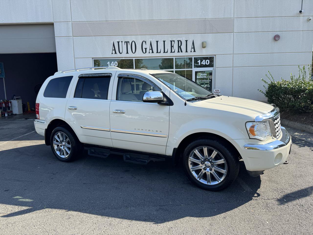 Used 2009 Chrysler Aspen Limited AWD/4WD image 2