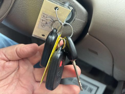 Used 2005 Toyota Camry XLE image 35