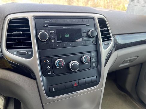 Used 2012 Jeep Grand Cherokee Laredo w/ Laredo E Group image 7