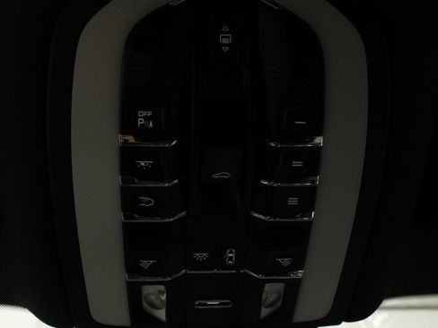 Certified 2021 Porsche Macan AWD/4WD image 36