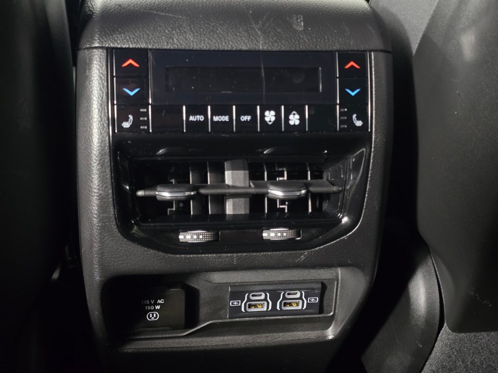 Used 2022 Jeep Grand Cherokee Summit w/ Luxury Tech Group V AWD/4WD image 23