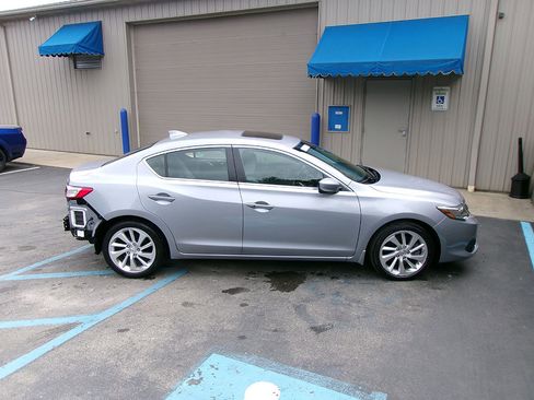 Used 2016 Acura ILX Premium image 2