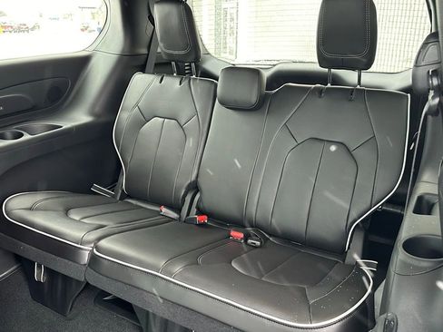 New 2026 Chrysler Pacifica Limited image 13