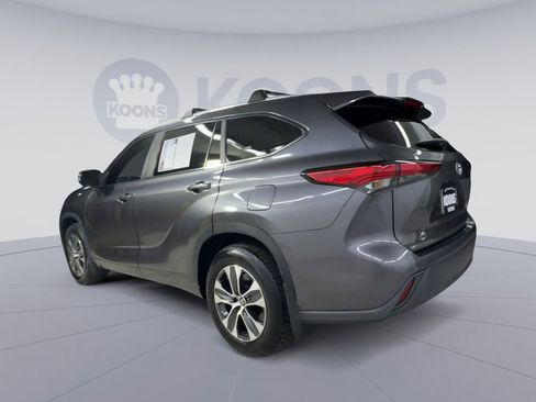 Used 2023 Toyota Highlander XLE FWD image 8