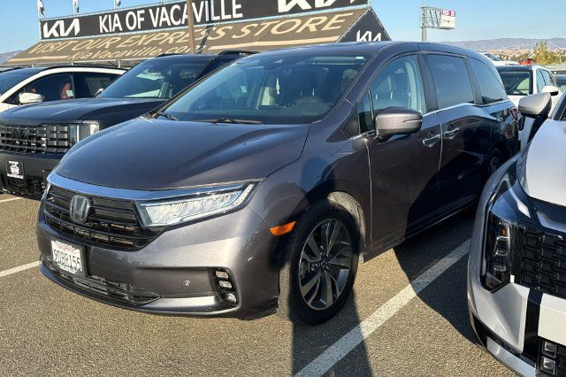 Used 2023 Honda Odyssey Touring image 2