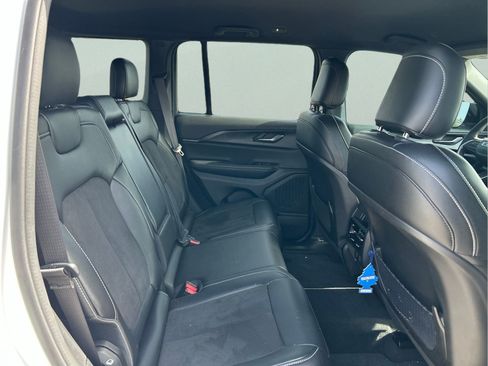 Certified 2024 Jeep Grand Cherokee Altitude RWD image 11