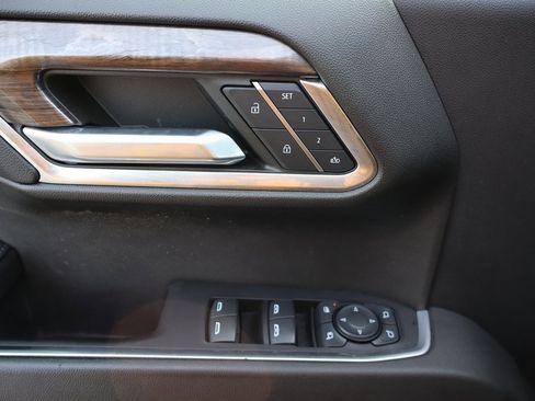 Used 2022 Chevrolet Silverado 1500 LTZ w/ LTZ Convenience Package II image 12