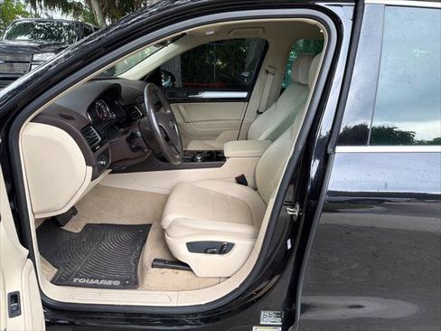 Used 2015 Volkswagen Touareg Sport AWD/4WD image 13