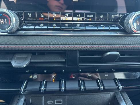 Used 2023 Chevrolet Colorado Z71 w/ Z71 Convenience Package 2 image 35