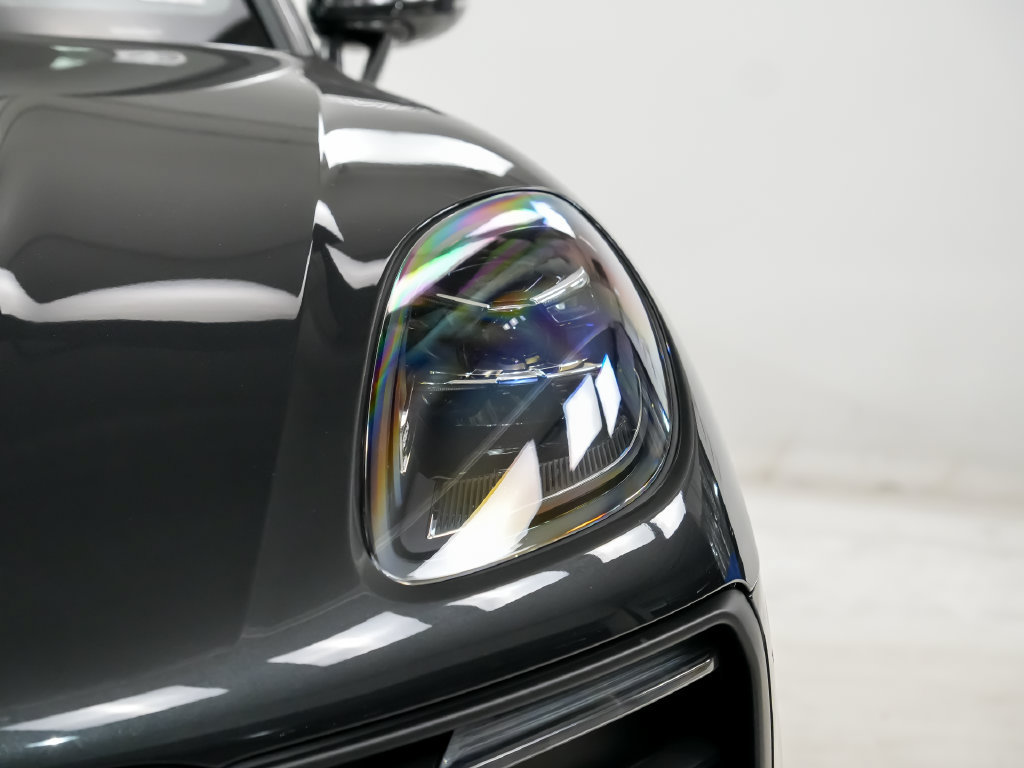 Certified 2026 Porsche Macan AWD/4WD image 8