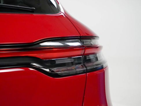 Certified 2025 Porsche Macan S AWD/4WD image 12