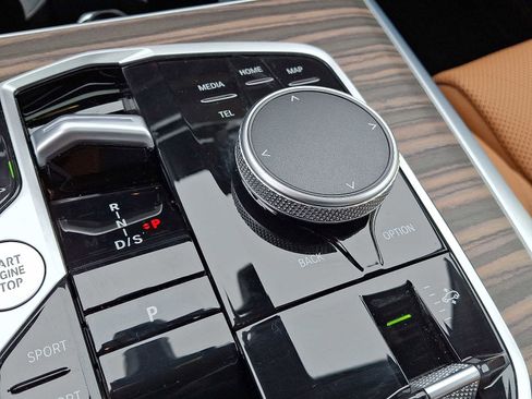 Used 2025 BMW X7 xDrive40i w/ Premium Package image 24