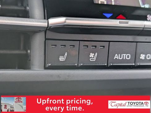 Used 2025 Toyota Sienna Limited image 14