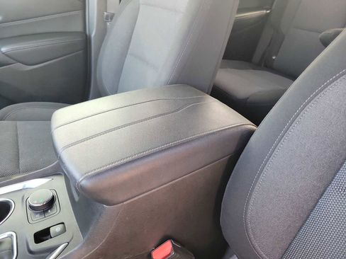 Used 2023 Chevrolet Traverse LT image 16