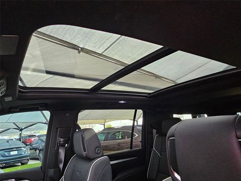 New 2026 Cadillac Escalade ESV Luxury w/ LPO, Floor Liner Package AWD/4WD image 9