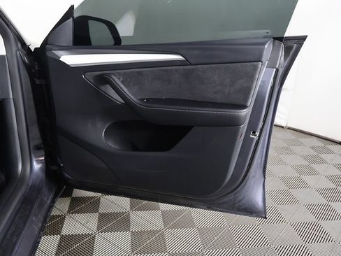 Used 2023 Tesla Model Y Long Range AWD/4WD image 23