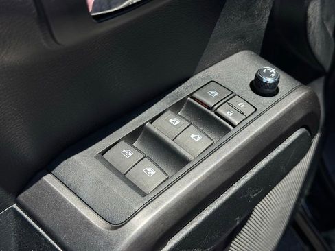 Used 2017 Toyota Tacoma TRD Off-Road AWD/4WD image 13