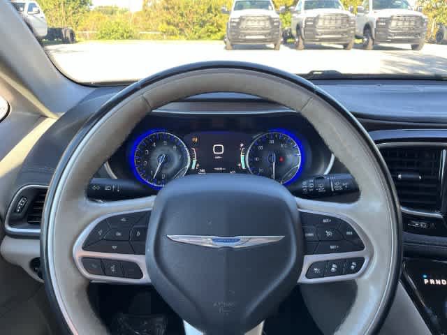 Used 2018 Chrysler Pacifica Limited w/ Advanced Safetytec Group FWD image 20