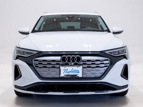 Used 2024 Audi Q8 e-tron Premium image 4