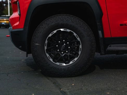 New 2026 Chevrolet Silverado EV Trail Boss w/ Premium Package image 33