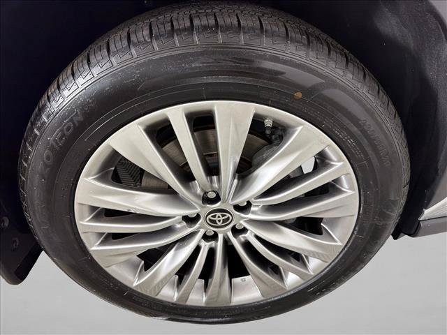 Used 2024 Toyota Highlander Platinum FWD image 13