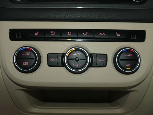 Used 2017 Volkswagen Tiguan SEL AWD/4WD image 37