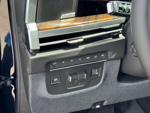 New 2026 Cadillac Escalade ESV Platinum Sport w/ LPO, ONYX Package AWD/4WD image 13