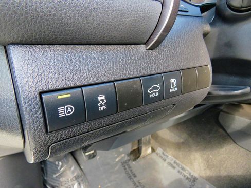 Used 2022 Toyota Camry SE w/ Carpet Mat Package (TMS) image 24